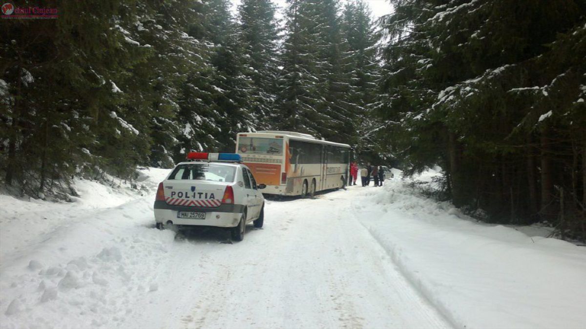 Un autocar cu cetățeni moldoveni a rămas înzăpezit într-o localitate din România