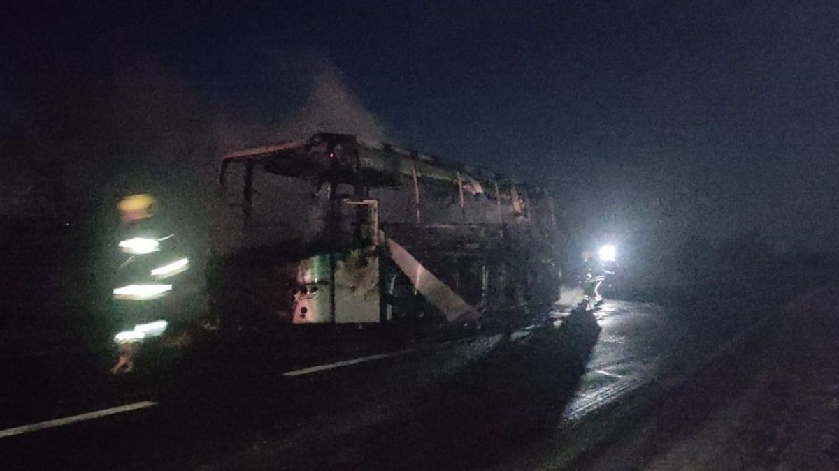 Un autocar de pe linia Chişinău-Bucureşti a ars în totalitate pe traseu