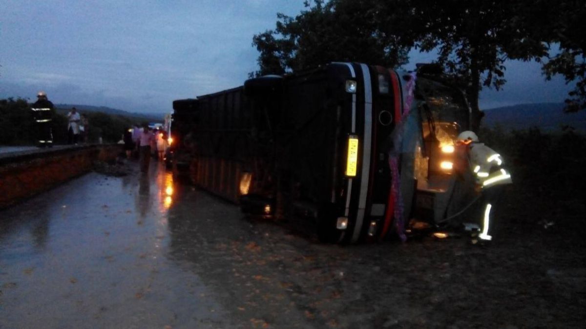 Un autocar de pe ruta Chișinău-Ungheni, cu 40 de pasageri, s-a răsturnat. 7 persoane au ajuns la spital