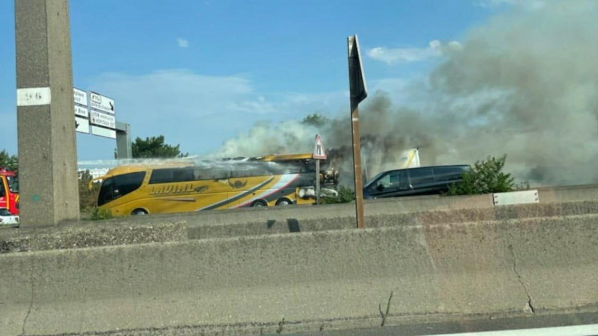 Un autocar de pe ruta Portugalia - Moldova a ars într-o comună din Franța. Nu au fost înregistrate victime 