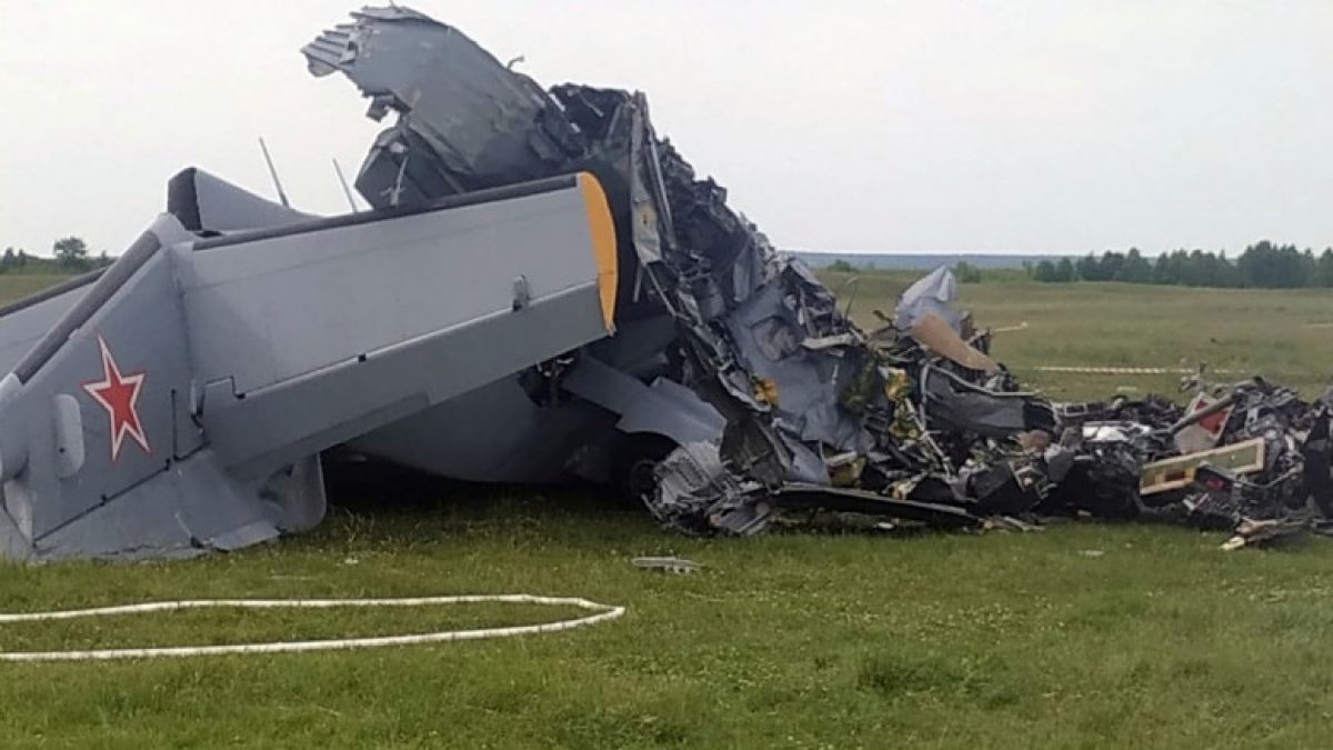 Un avion s-a prăbușit în Rusia. Bilanțul provizoriu arată nouă decese și zece răniți