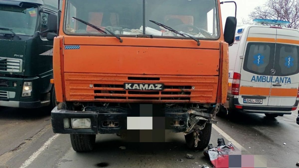 Un băiat de zece ani și-a pierdut viața după ce a fost lovit de o mașină