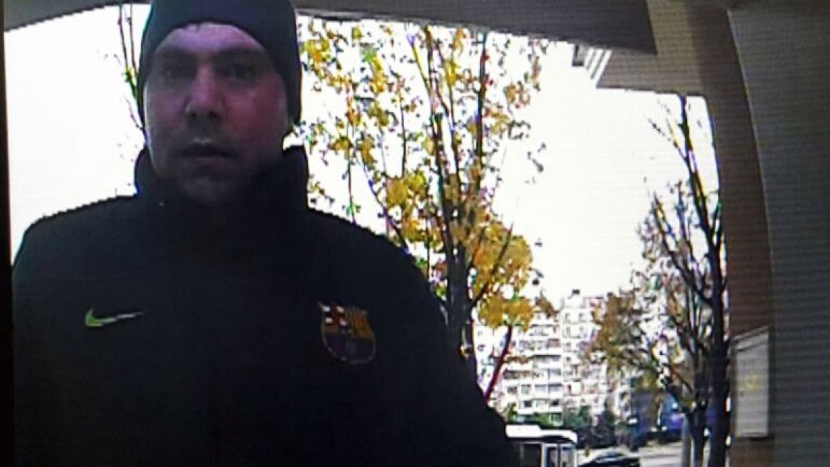 Căutat de poliție după ce a extras bani de pe un card bancar uitat în bancomat