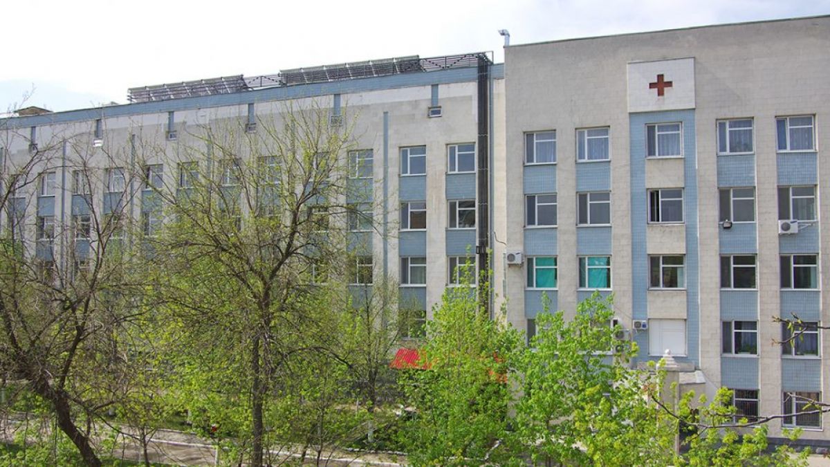 Un bărbat s-a aruncat de la etajul patru al Spitalului Arhanghel Mihail din Chișinău și a decedat