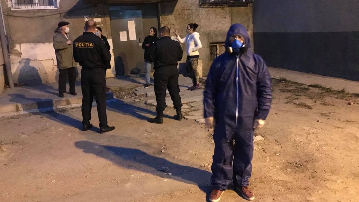 Un bloc de la Telecentru, plasat în carantină după ce doi locatari s-au îmbolnăvit de COVID-19 (VIDEO)