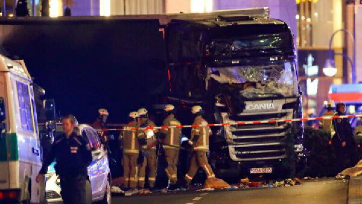 Un camion a intrat într-un târg de Crăciun din Berlin