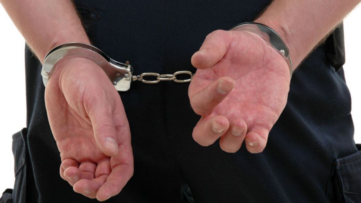 Un cetăţean al SUA a fost arestat de procurori pentru proxenetism