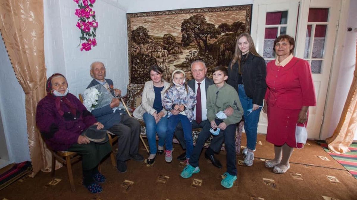 Un deputat cere sancționarea lui Dodon pentru încălcarea restricțiilor în timpul stării de urgență. A sesizat Ministerul de Interne