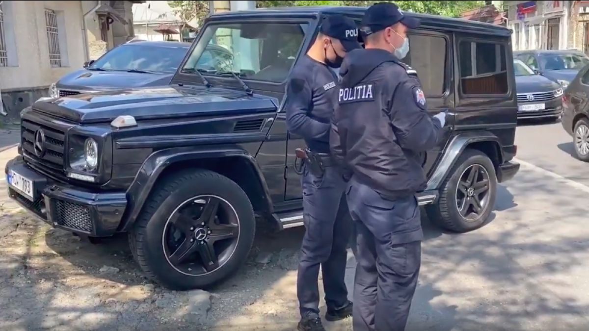 Un deputat democrat, amendat de inspectorii de patrulare pentru că și-a parcat mașina de lux pe trotuar (VIDEO)