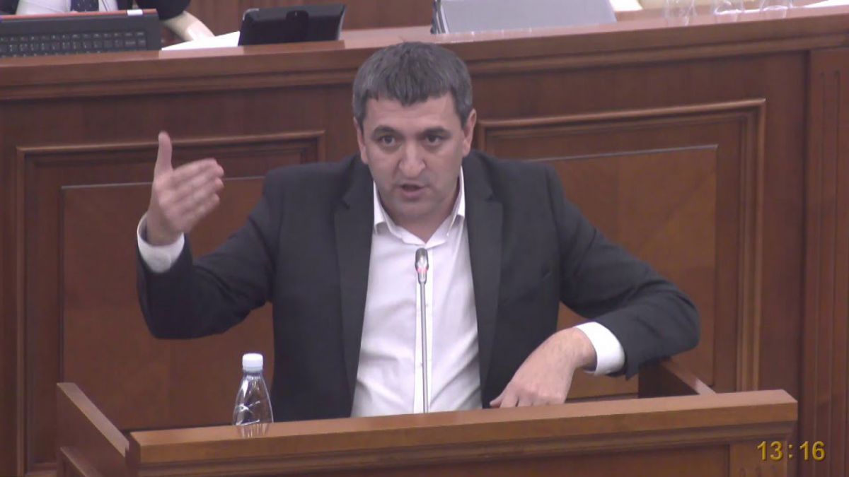 Un deputat PAS cere verificarea averii lui Botnari: „Locuiește într-o gospodărie imensă, ce nu este reflectată în declarațiile de avere” (DOC)