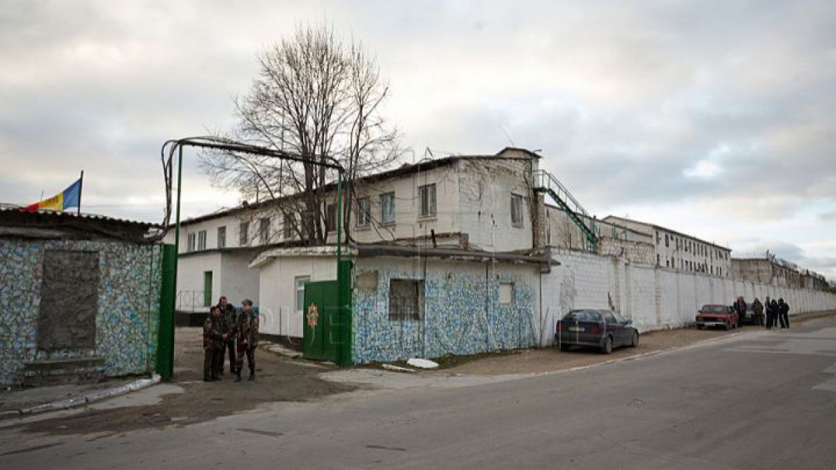 Un deținut acuză administrația Penitenciarului de la Lipcani că permite creșterea drogurilor pe teritoriul pușcăriei. Ce spune Departamentul Instituții Penitenciare