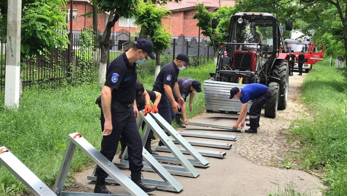 Un dig de protecție a fost instalat pe plaja de la Vadul lui Vodă