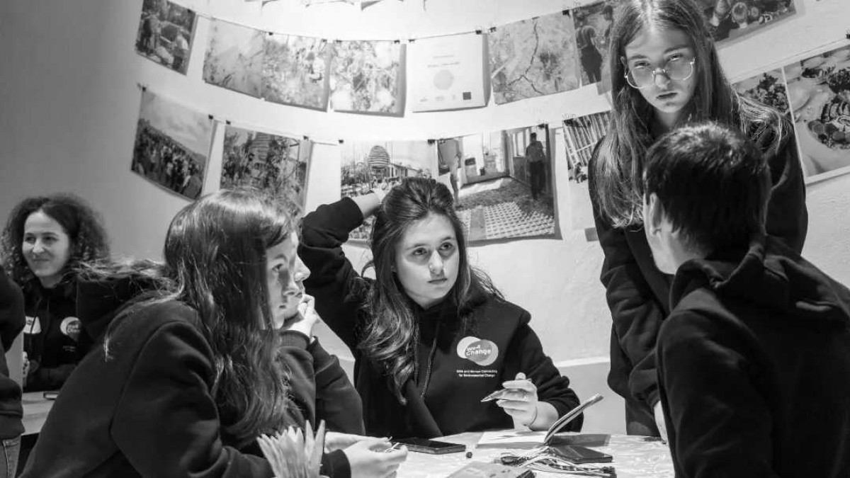 Un grup de liceeni lucrează la un dispozitiv ce va face „vocea plantelor” auzită. Cunoaște echipa ce a luat locul I la Startup School (INTERVIU)