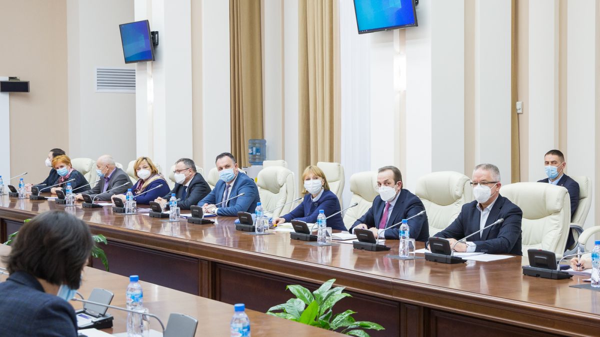 Un grup de specialiști au format Consiliul consultativ în sănătate publică pe lângă premier. Ce au discutat în primă ședință