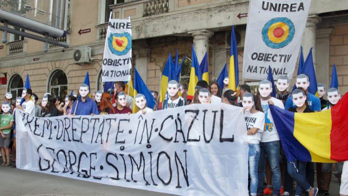 Un grup de tineri au cerut oficialilor dreptate pentru activistul George Simion