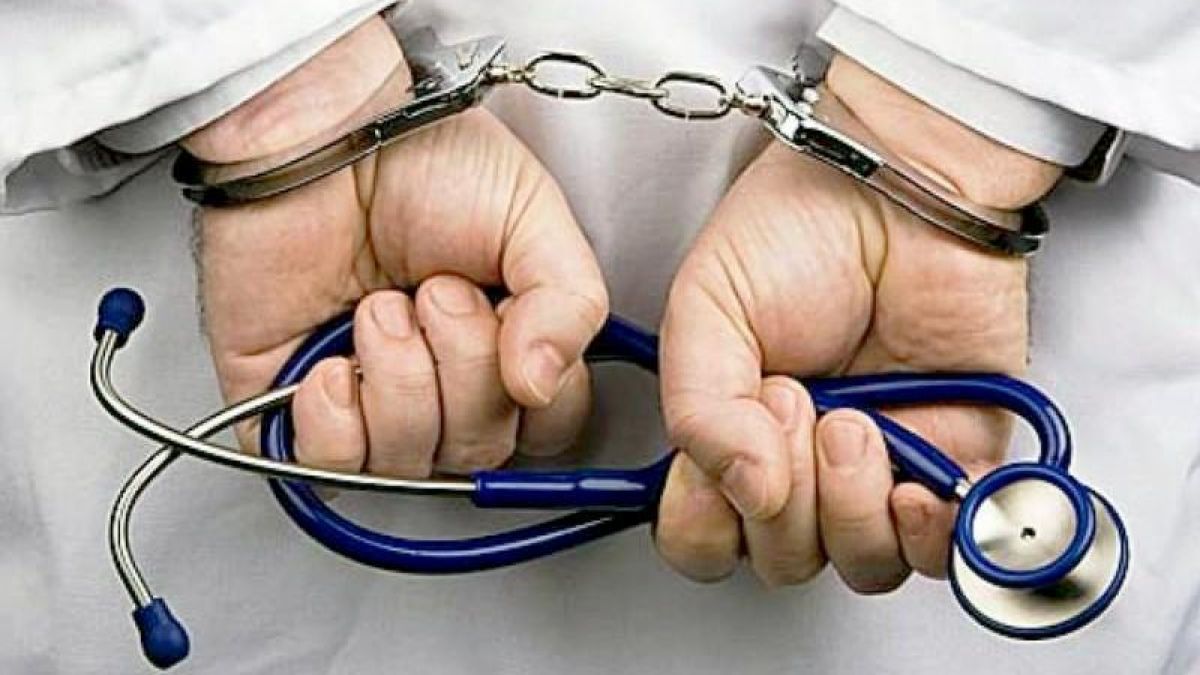 Un medic din capitală,  condamnat de prima instanță pentru încălcarea din neglijență a regulilor și metodelor de acordare a asistenței medicale