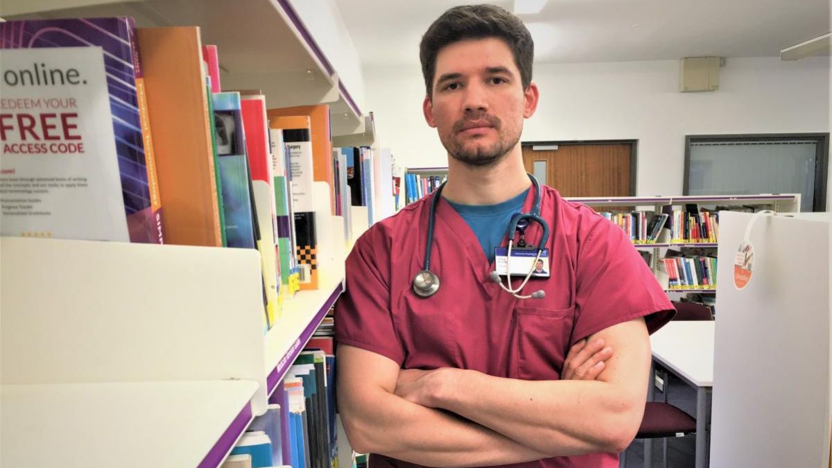 Un medic moldovean, implicat în tratarea bolnavilor de COVID-19 în Marea Britanie: Mi-ar plăcea ca doctorii noștri să fie apreciați pentru efortul și riscul la care se supun