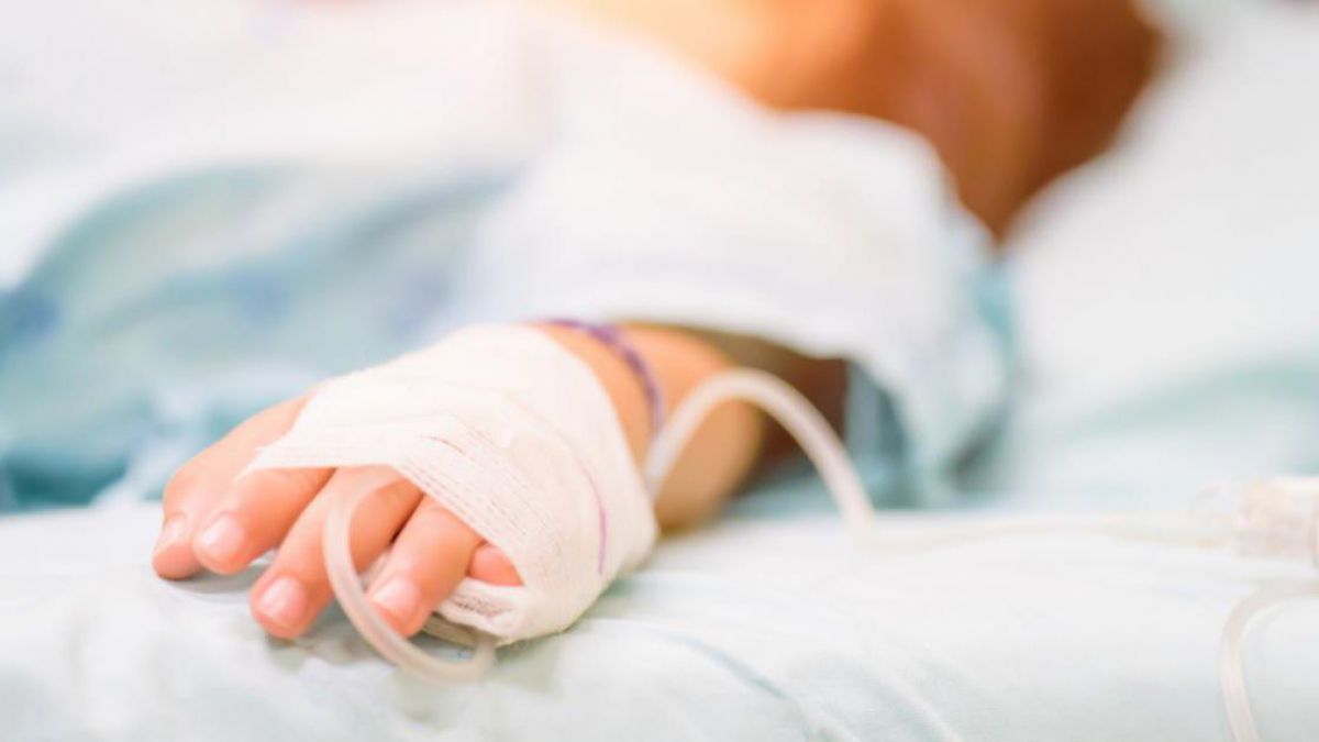 Un micuț de un an a fost operat de urgență, după ce o bucată de hârtie i-a ajuns în plămâni