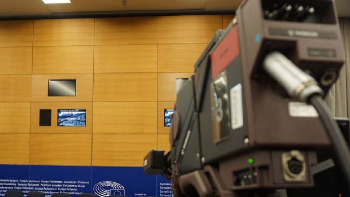 Un ministru sârb a fost demis, după ce a făcut aluzii sexiste la adresa unei jurnaliste