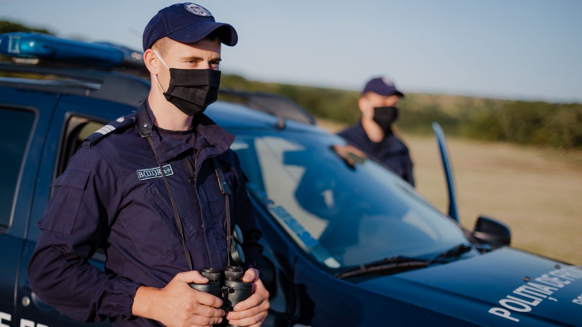 Un moldovean a rămas fără automobil după ce Poliția de Frontieră a constatat că „bijuteria” pe patru roți era căutată de INTERPOL