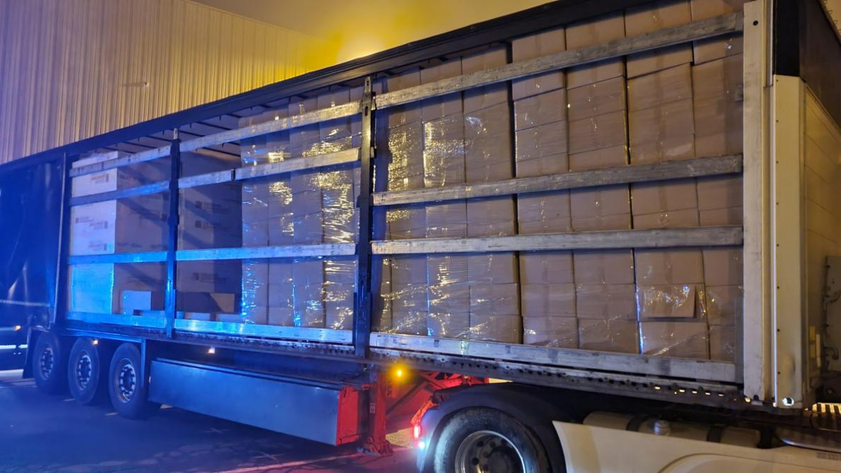 Un moldovean care transporta cinci tone de țigări de contrabandă a fost reținut în Franța. Valoarea capturii depășește 2,5 milioane de euro
