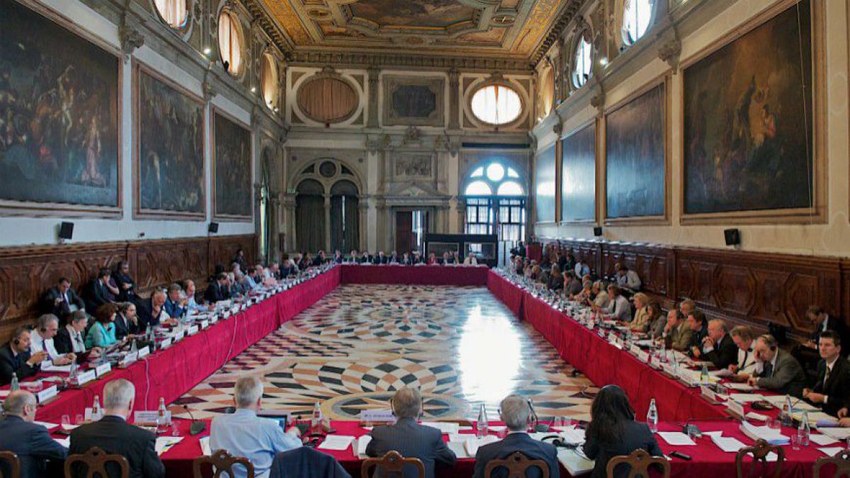 Un nou aviz critic al Comisiei de la Veneția: Modificarea sistemului electoral contravine recomandărilor anterioare