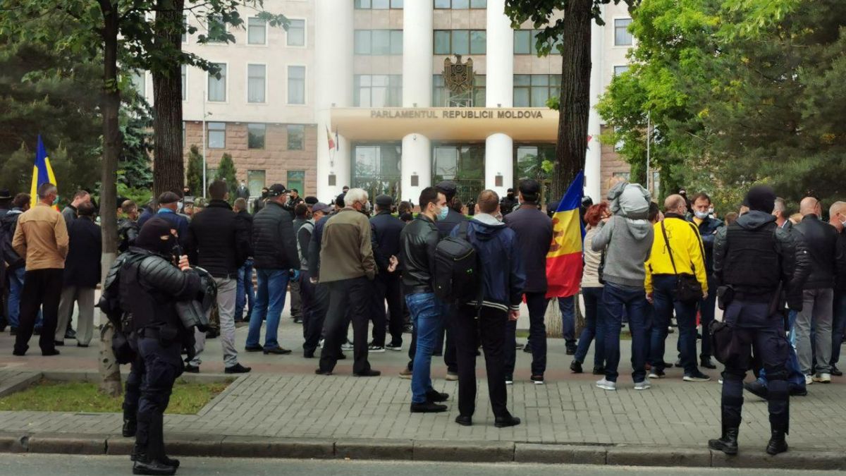UPDATE Un nou protest al veteranilor, în PMAN. Între manifestanți și polițiști au loc altercații (LIVE)