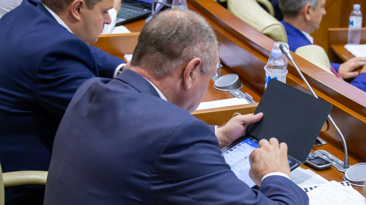 Un nou termen pentru votul electronic la Parlament. Softul ar putea fi gata la final de an