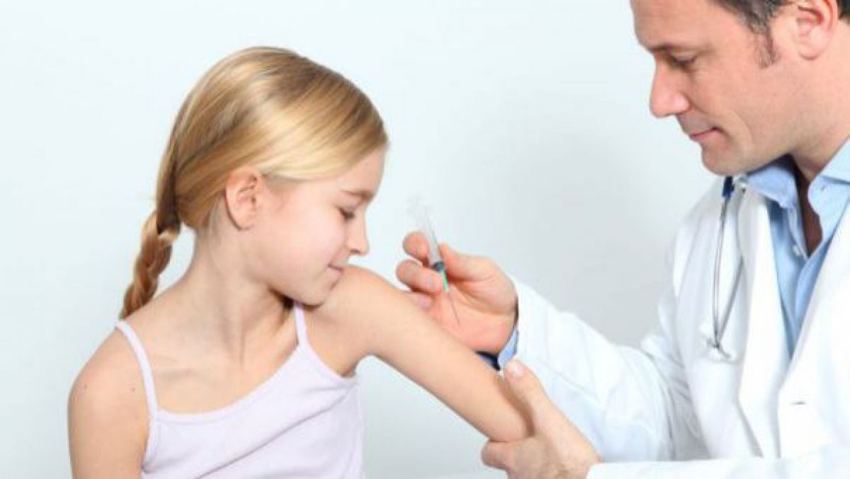 Aproximativ 15 000 fetițe vor primi vaccin gratuit pentru prevenirea cancerului de col uterin