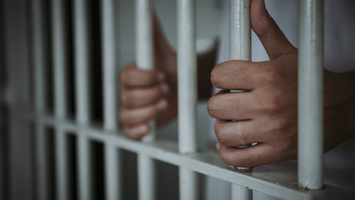 Un pedofil din stânga Nistrului a fost eliberat înainte de termen și amenință victimele pe care le-a abuzat timp de 10 ani