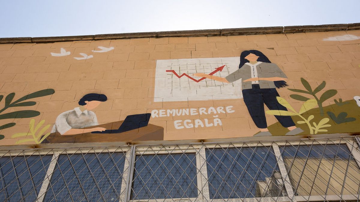 Un perete cu picturi dedicate egalității de gen, inaugurat la Chișinău. Ce mesaje au promovat autorii (FOTO)