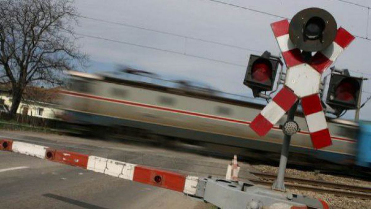Un șofer a decedat pe loc după ce s-a izbit într-o locomotivă care mergea spre Basarabeasca