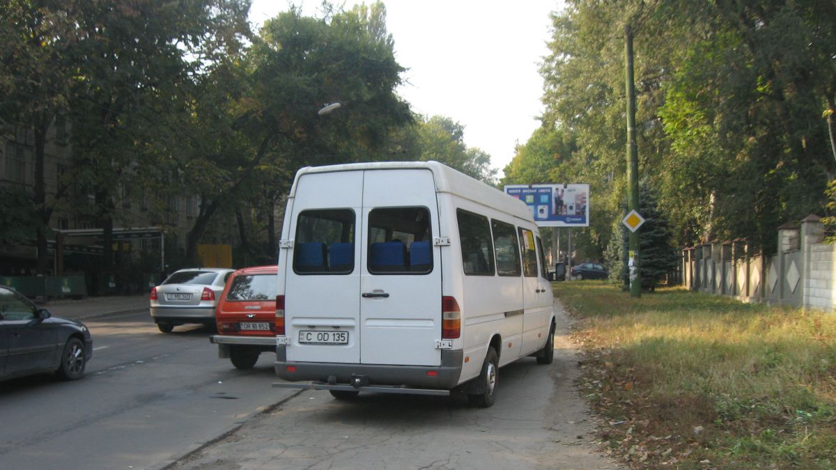 Un șofer de microbuz din Chișinău, condamnat la trei ani de închisoare