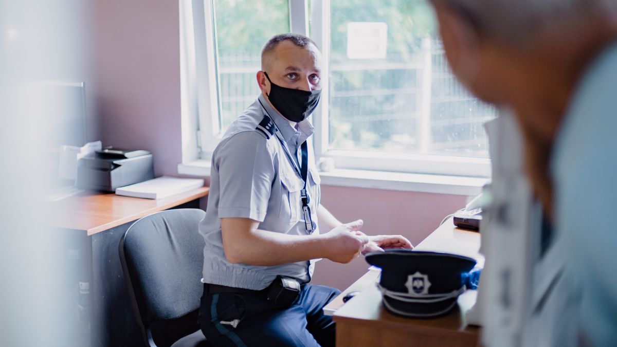 Un tânăr din Nisporeni, documentat de polițiștii de frontieră. Acesta transporta ilegal călători cu acte falsificate