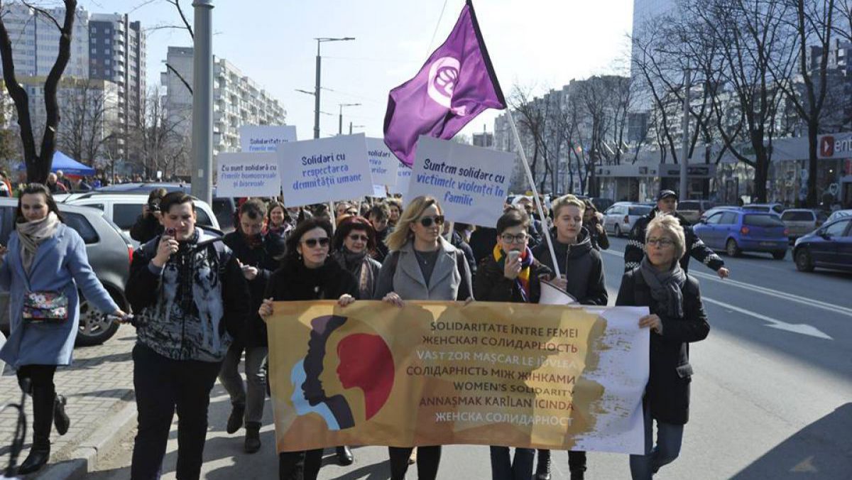Un ziar afiliat socialiștilor a calificat Marșul Solidarității ca fiind un marș în apărarea minorităților sexuale