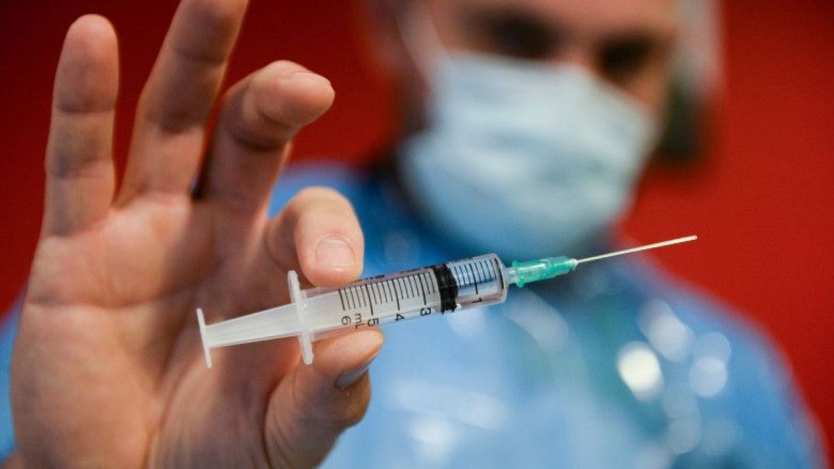 Universitatea de Medicină va imuniza studenții și medicii rezidenți, începând cu 22 martie. Vaccinarea este benevolă