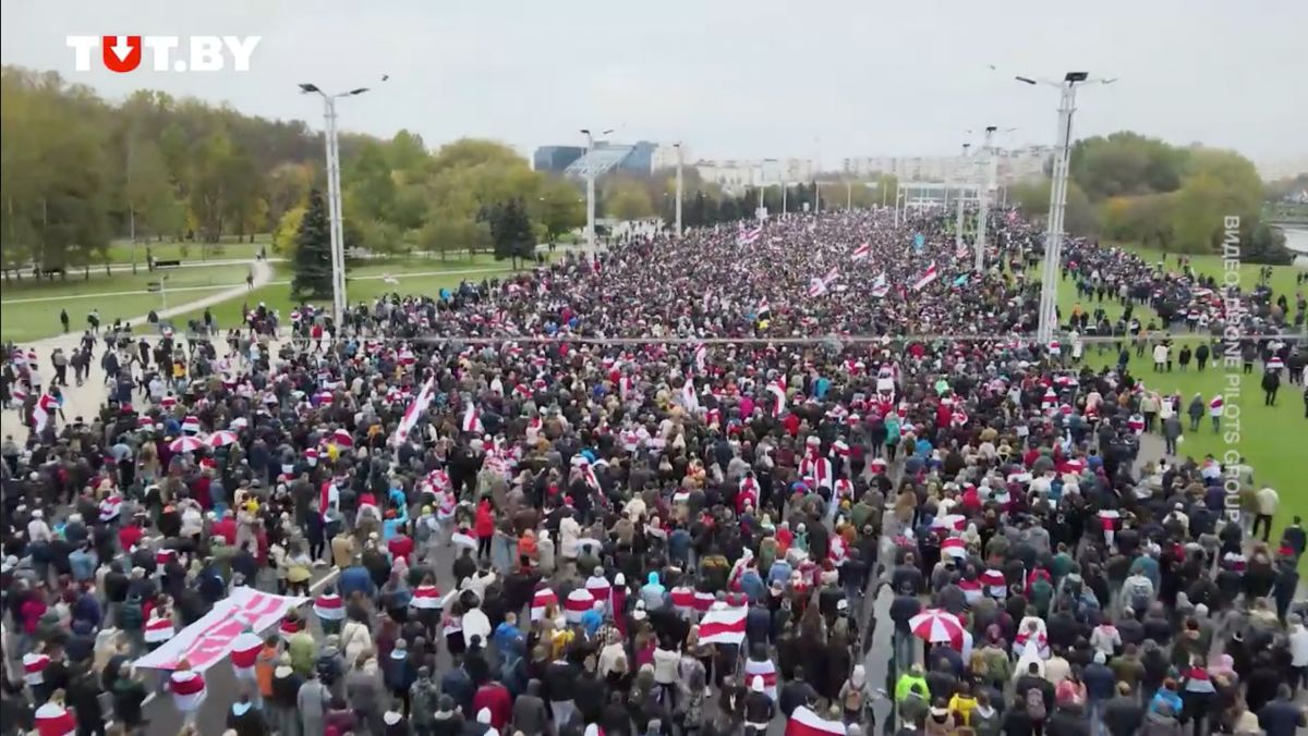(UPDATE)Protest de amploare la Minsk: Mii de oameni au ieșit pe străzile capitalei Republicii Belarus. Sunt rețineri (VIDEO)