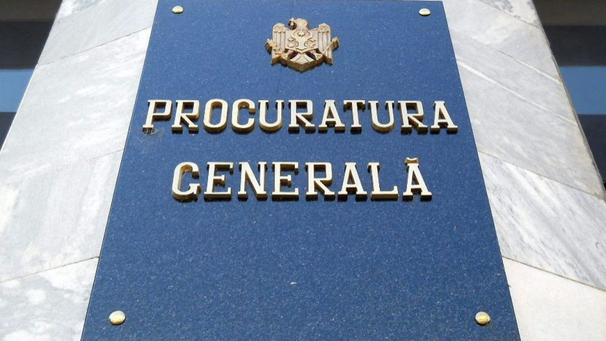 Cauza penală în care figurează un grup de escroci imobiliari, expediată în instanța de judecată. Ce învinuiri le-au fost înaintate