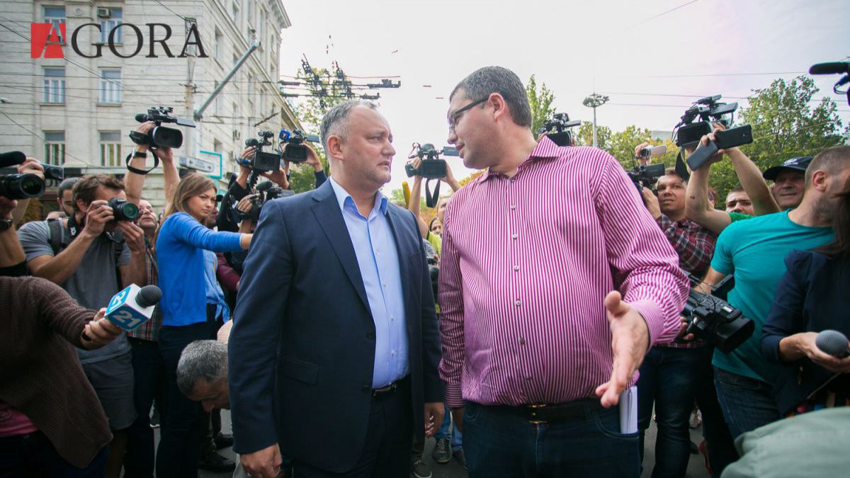 Usatîi anunță o manifestație amplă de protest la Parlament