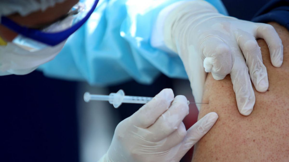 „Vaccinați oamenii în somn.” Propunerea unui șef de stat pentru a spori rata de imunizare