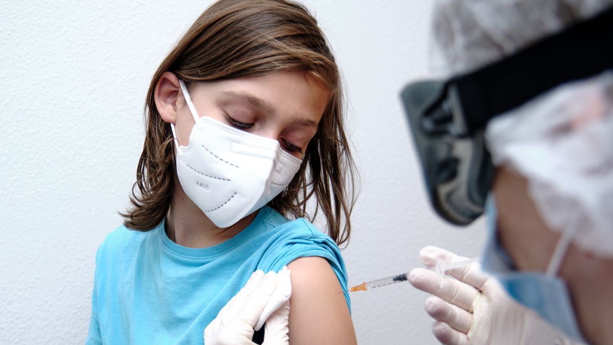 Vaccinul Moderna a fost aprobat de EMA pentru utilizare la adolescenți, de la vârsta de 12 ani