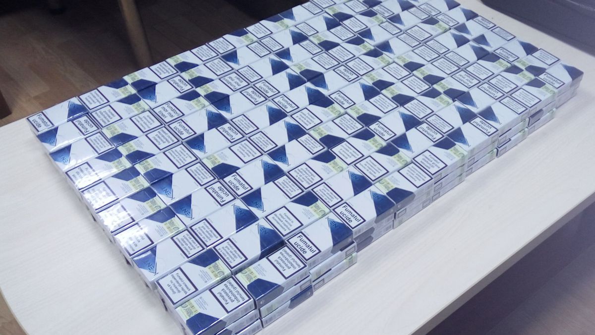 Vameșii de la Aeroport au confiscat 6 000 de țigarete nedeclarate