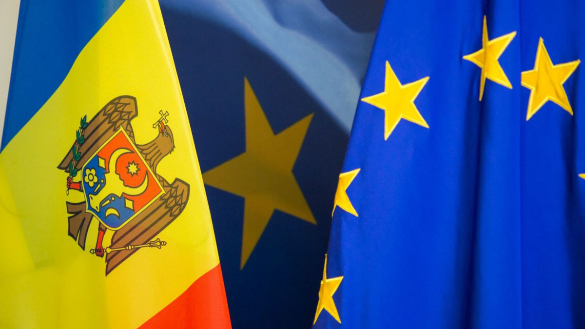 Vectorul european ar putea fi introdus în Constituție la toamnă. Democrații mizează pe votul PL și PLDM