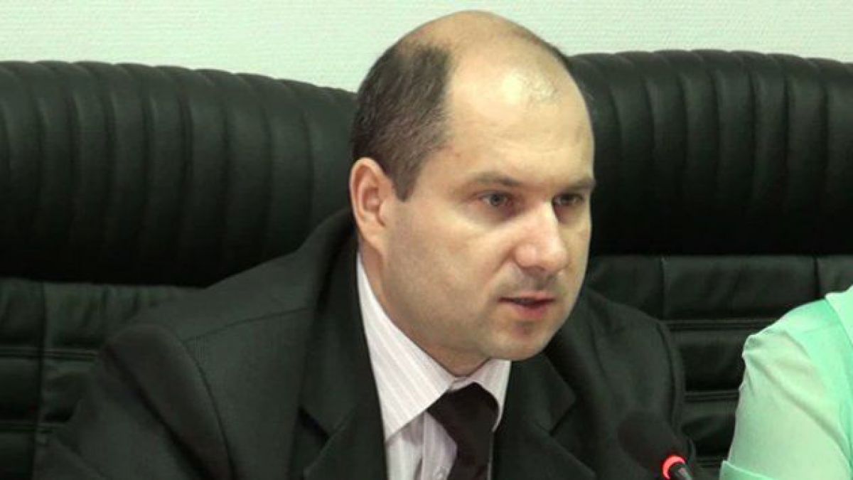Victor Parlicov: Plafonarea prețurilor la carburanți va consolida acordurile de cartel dintre petroliști