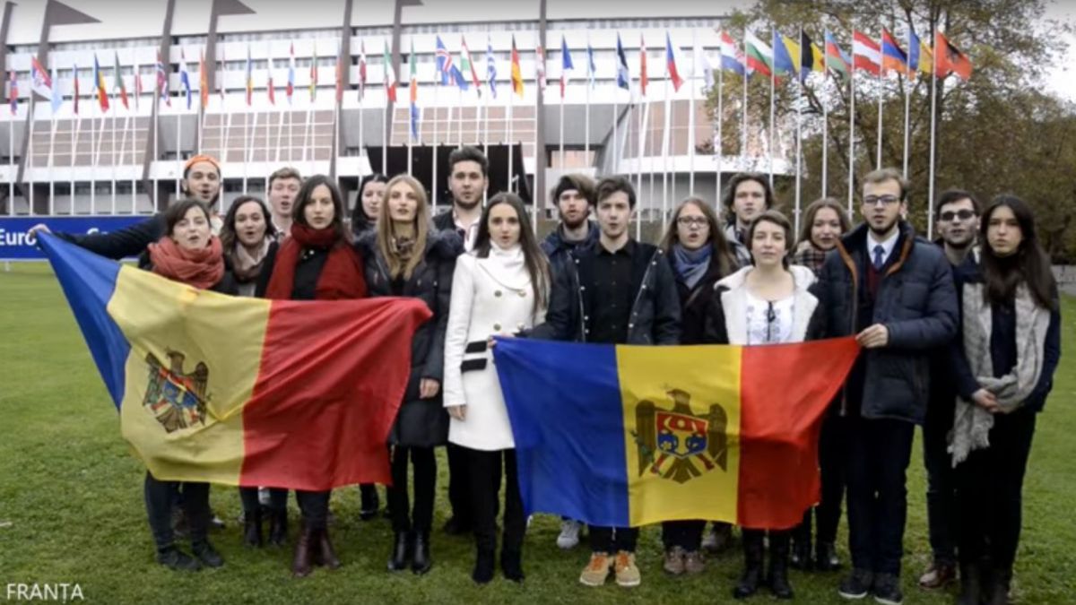 VIDEO. În Londra se cântă „Eroina” în fața secției de votare