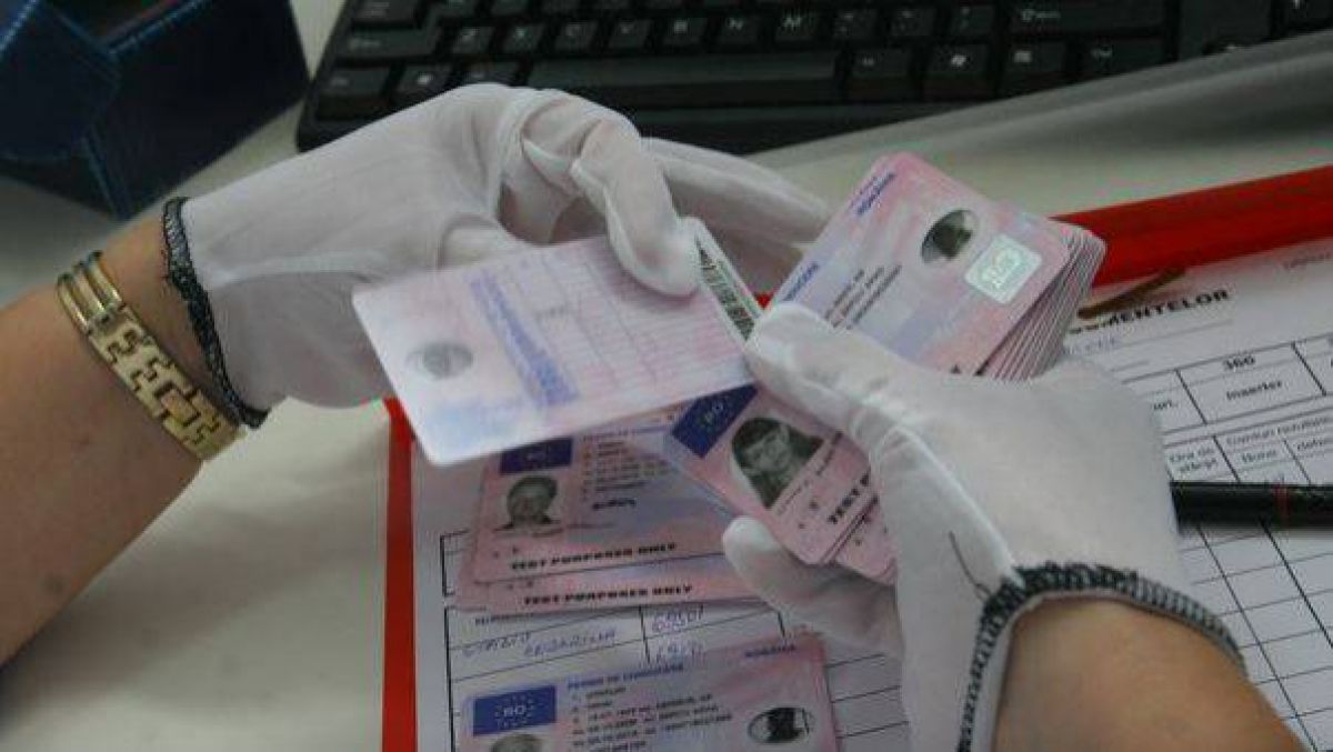 VIDEO. Șoferii care merg în afara țării sunt îndemnați să-și perfecteze permise de conducere de tip nou
