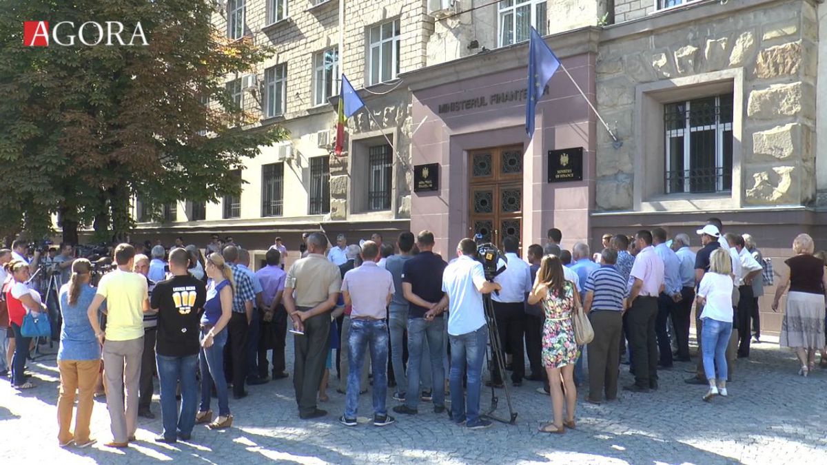 VIDEO. Agricultorii au protestat la Ministerul Finanțelor: Ne-am săturat de promisiuni și minciuni