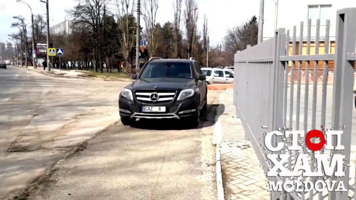 VIDEO. Mașina Alinei Zotea, parcată din nou neregulamentar: A blocat trecerea pe un trotuar. Reacția deputatei