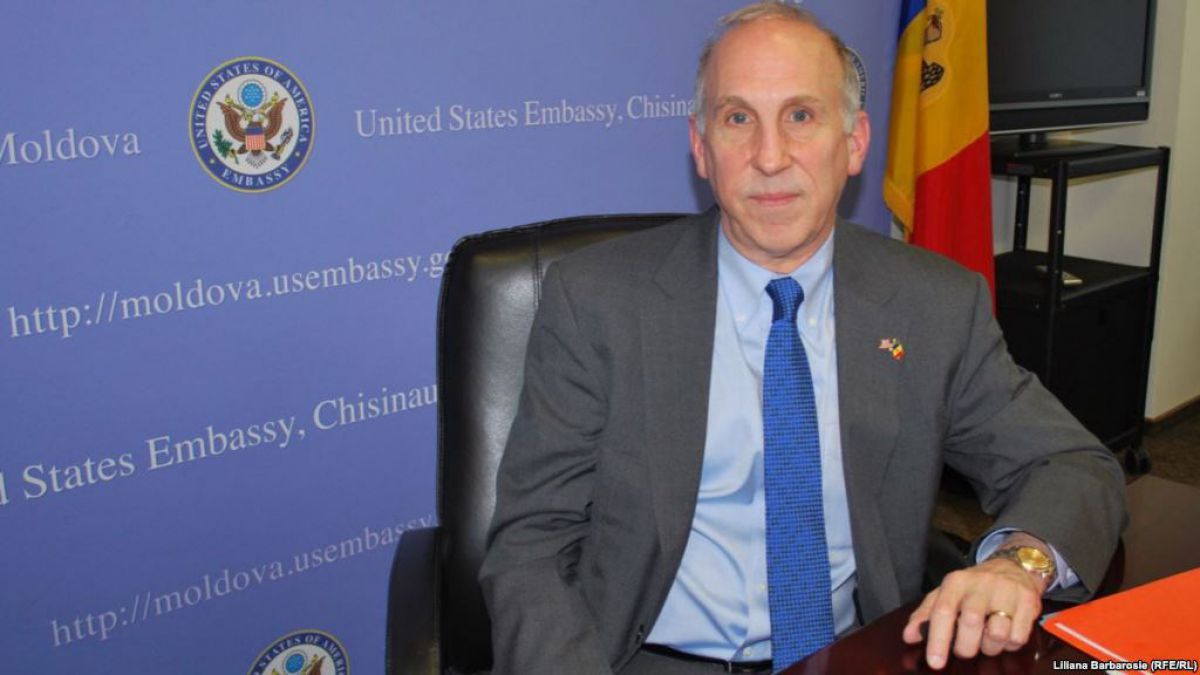 VIDEO. Ambasadorul SUA: Împreună trebuie să monitorizăm politicienii, ca ei să răspundă pentru greșelile lor