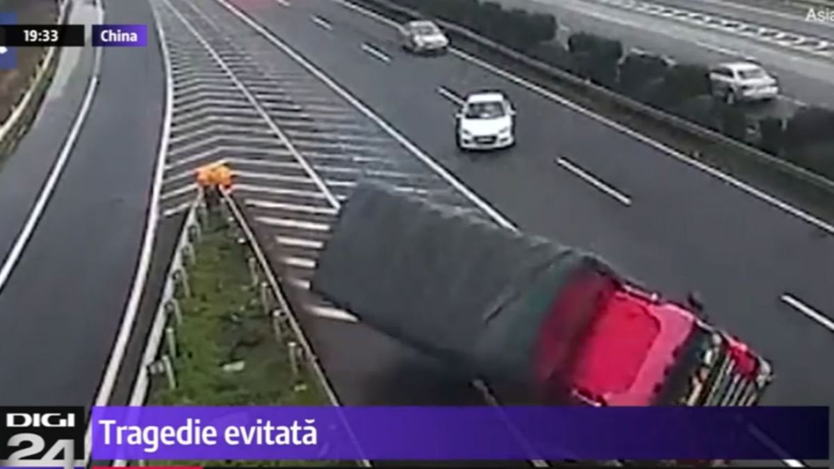 VIDEO. Aproape de tragedie pe autostradă din cauza unui șofer inconștient